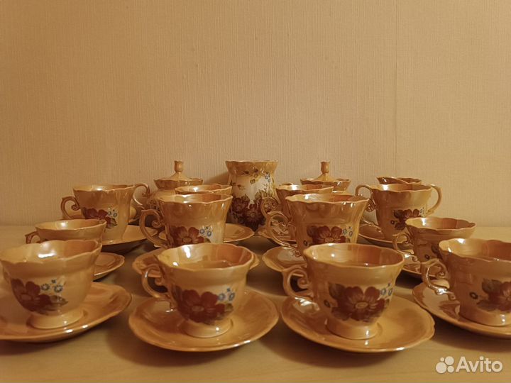 Фарфоровый чайный и кофейный сервизы, 32 предмета