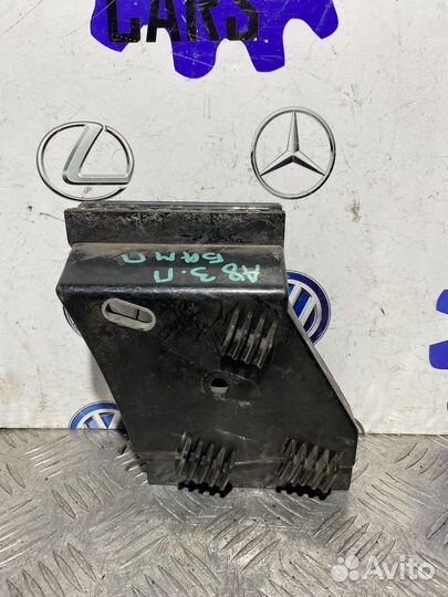 Кронштейн бампера задний правый Audi A8 D2