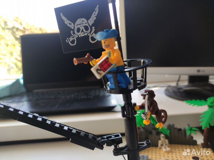 Lego конструктор пиратский корабль