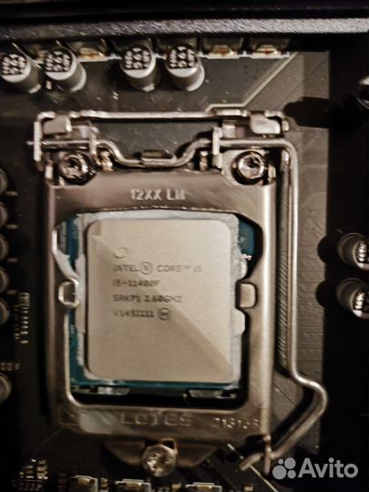 Материнская плата с процессором и памятью