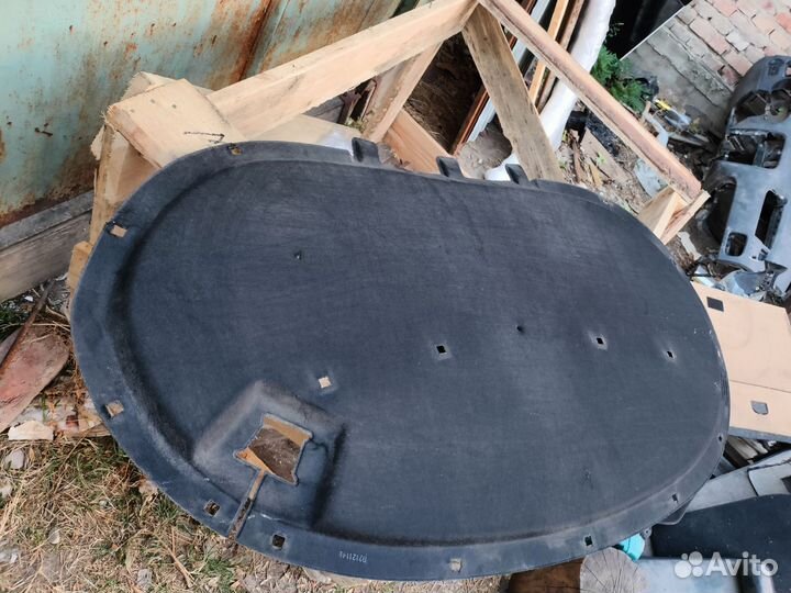 Шумоизоляция капота Фольксваген Пассат Б7