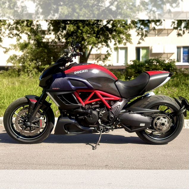 Ducati Diavel Carbon, 2011, 15 800 км