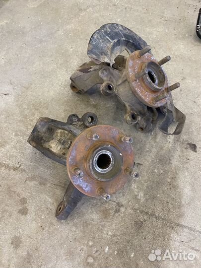 Передние кулаки Mazda 3 Bk