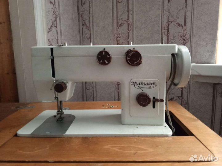 Швейная машина Чайка 143