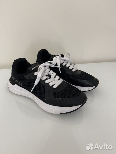 Кроссовки женские