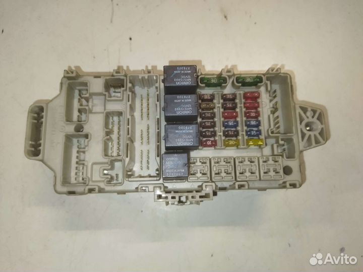 Блок предохранитель Mitsubishi Outlander 2002-09