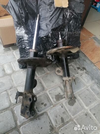 Стойки амортизатора rav4(30)