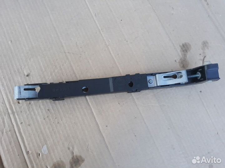 Левый кронштейн заднего бампера Audi A8 D3