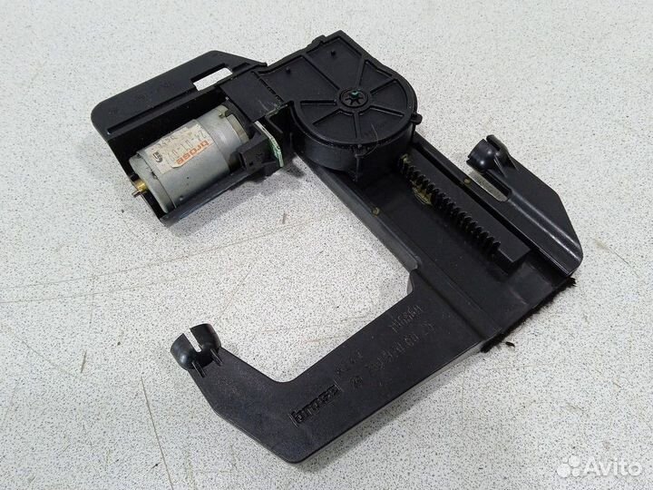 Моторчик подголовника A2109700026