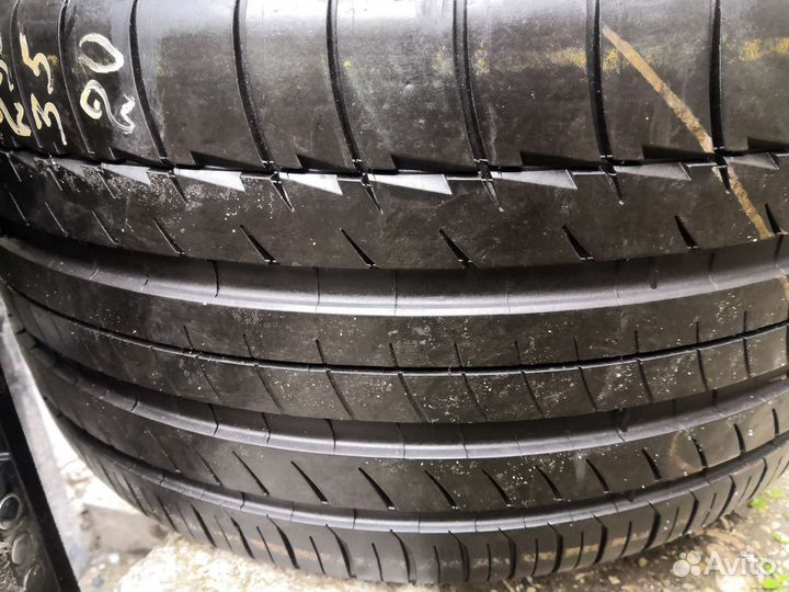 Michelin Pilot Sport 255/40 R20 и 295/35 R20 Y