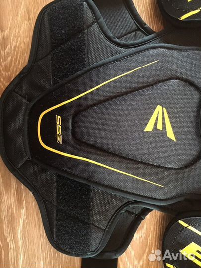 Нагрудник хоккейный