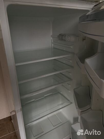 Холодильник Vestel