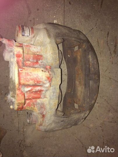 Суппорт левый Iveco Stralis