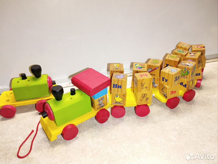 Паровоз, кубики с буквами