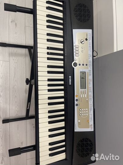 Синтезатор yamaha R200 отличное состояние