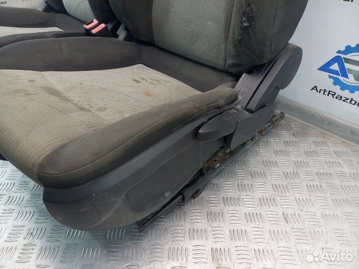Сиденья к-кт Chevrolet Cruze 1 1.6 F16D3 109Л.С