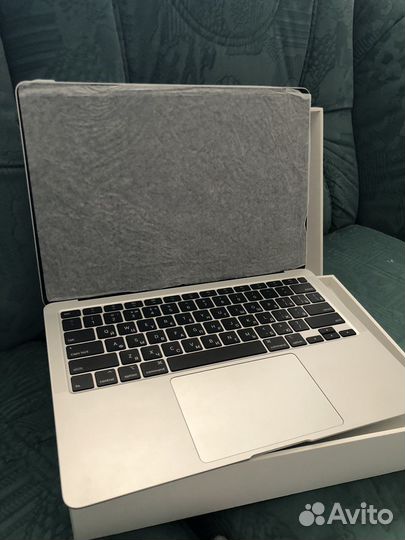 Apple MacBook