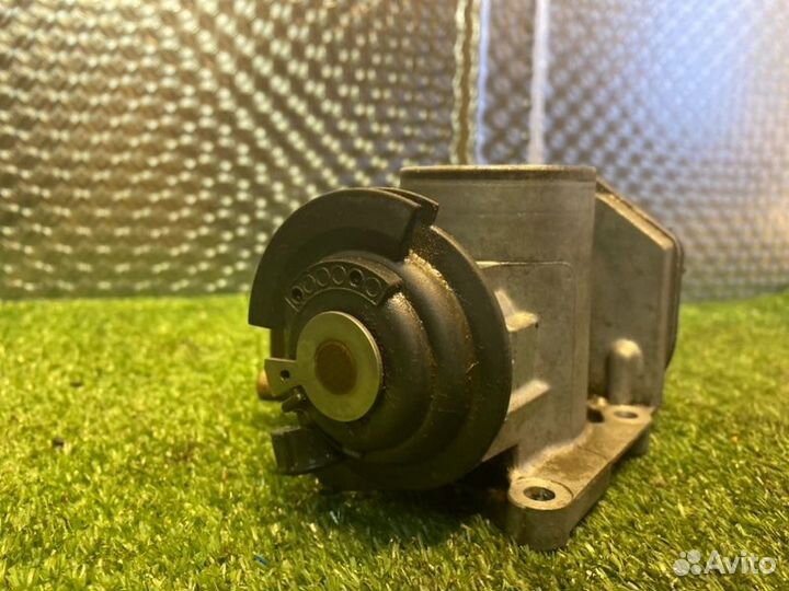 Дроссельная заслонка Volkswagen Golf 4 хэтчбек 1.4