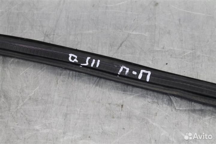 Уплотнитель стекла двери передней правой Nissan Q