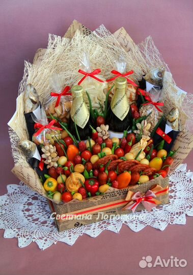 Букет для мужчины с колбасами. Съедобный букет