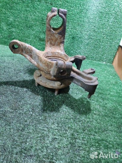 Кулак поворотный передний левый Ford Focus 1 1.8