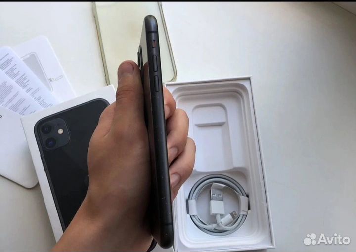 iPhone 11, 64 ГБ