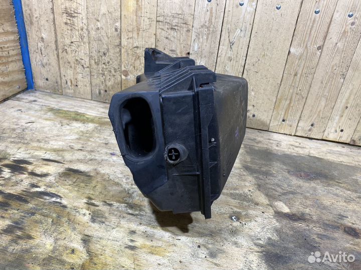 Корпус воздушного фильтра Skoda Octavia Tour