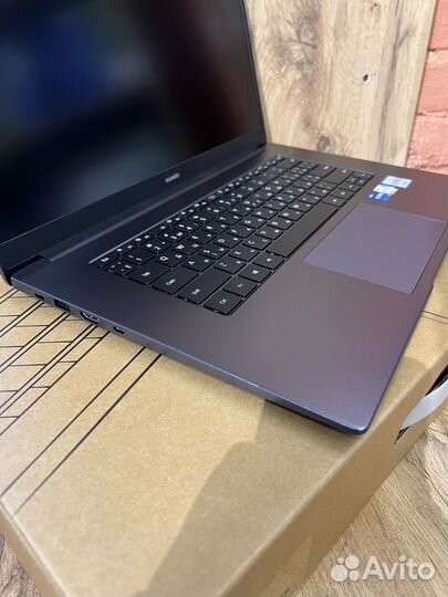 Ноутбук Huawei MateBook B3-520