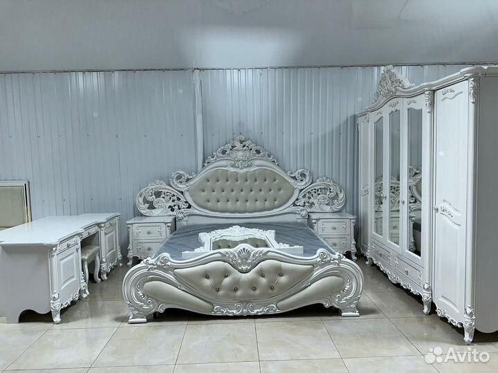 Спальный гарнитур