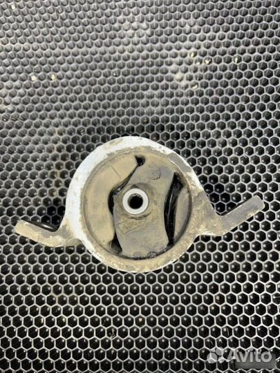 Подушка двигателя Nissan Primera P11