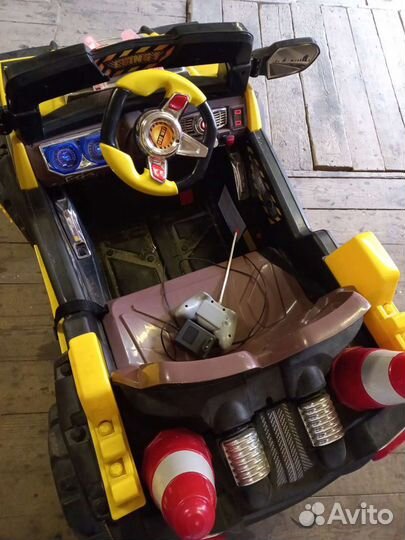 Детский электромобиль джип