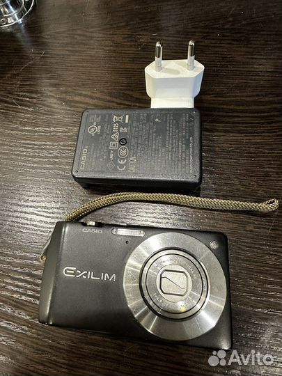 Компактный фотоаппарат casio exlim EX-S200