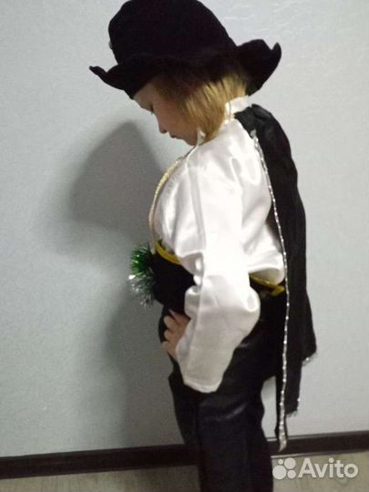 Новогодний костюм принца,Зорро,трубочиста продаю.Р