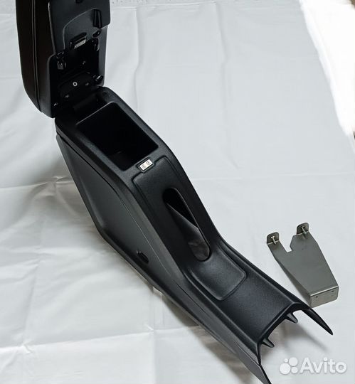 Подлокотник бар LADA Vesta удлиненный