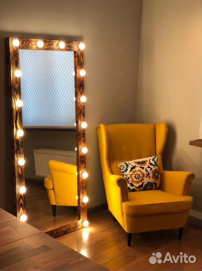 Гримерное зеркало с лампочками
