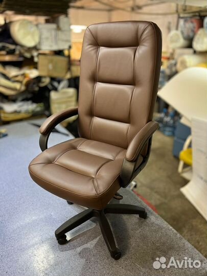 Офисное компьютерное кресло