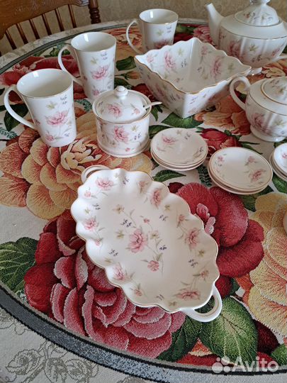 Чашки,чайник,конфетница,блюдо сервировочное фарфор