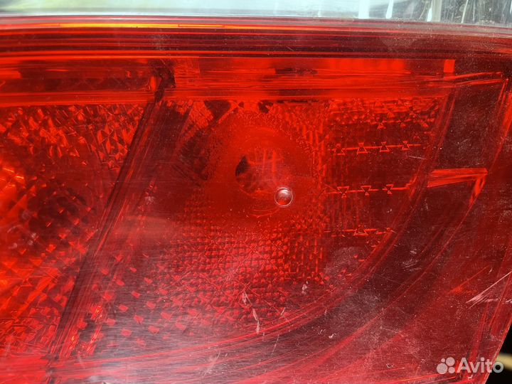 Фонарь в крышку багажника Toyota Camry V50 (Koito