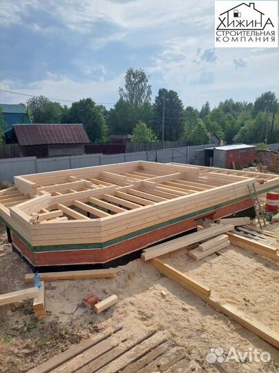 Дома срубы 9х9 из бруса с крыльцом и террасой