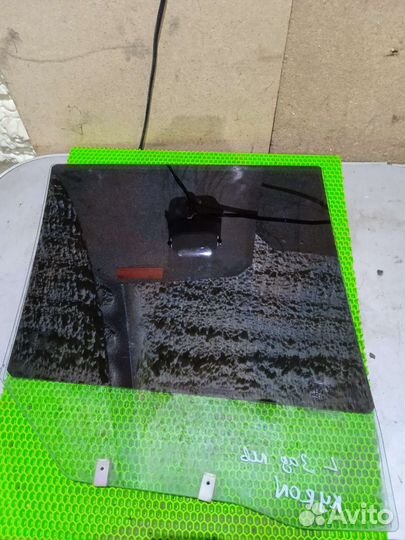 Заднее левое стекло SsangYong Kyron