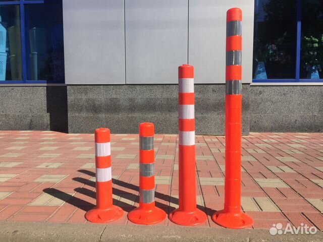 технология монтажа дорожных плит пдн. строительство дорог. дорожный столб с ограничением скорости 120 на зелёном фоне. экскаватор дорожные работы. окашивание обочин дорог.