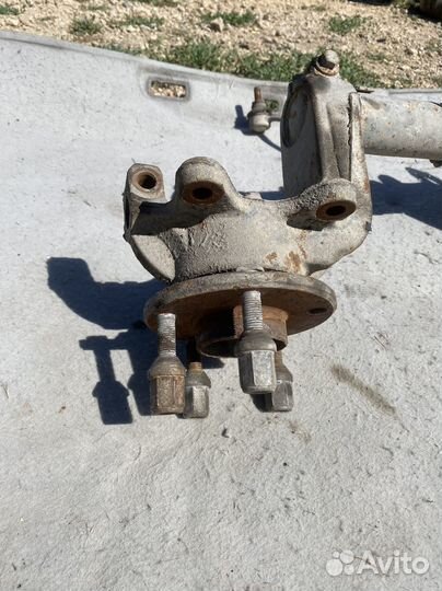 Кулак поворотный передний левый Ford Mondeo 3