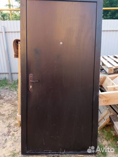 Дверь входная металлическая