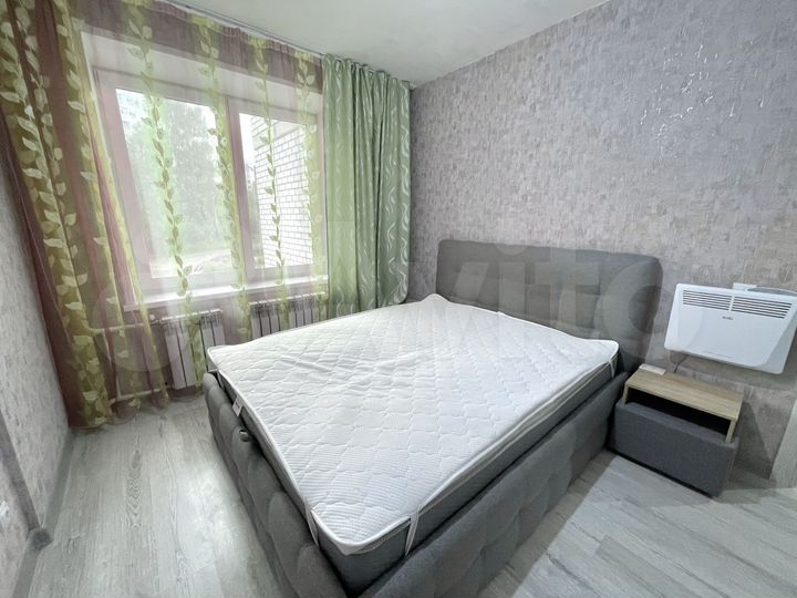 2-к. квартира, 60 м², 1/14 эт.