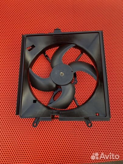 Вентилятор охлаждения Mitsubishi Carisma