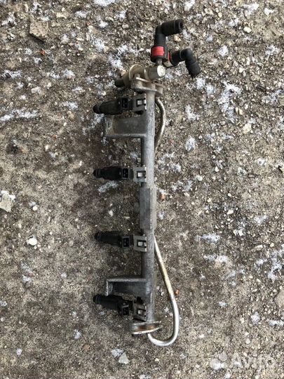 Топливная рампа Ford Focus 1 1.8