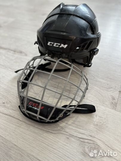 Хоккейный шлем