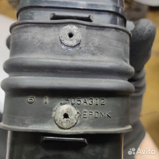 Воздухозаборник Mitsubishi Citroen Peugeot 2.2 HDi