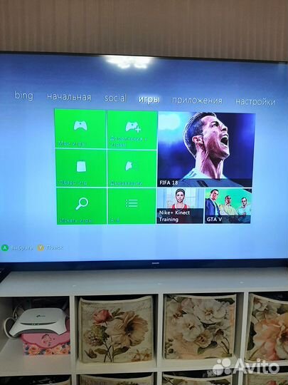 Xbox 360 + 4 игры 2 геймпада