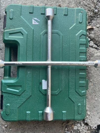 Набор инструментов, компрессор и балонник